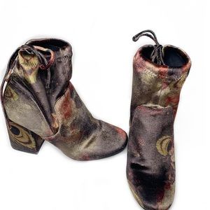 •Peacock Velvet Boots•8